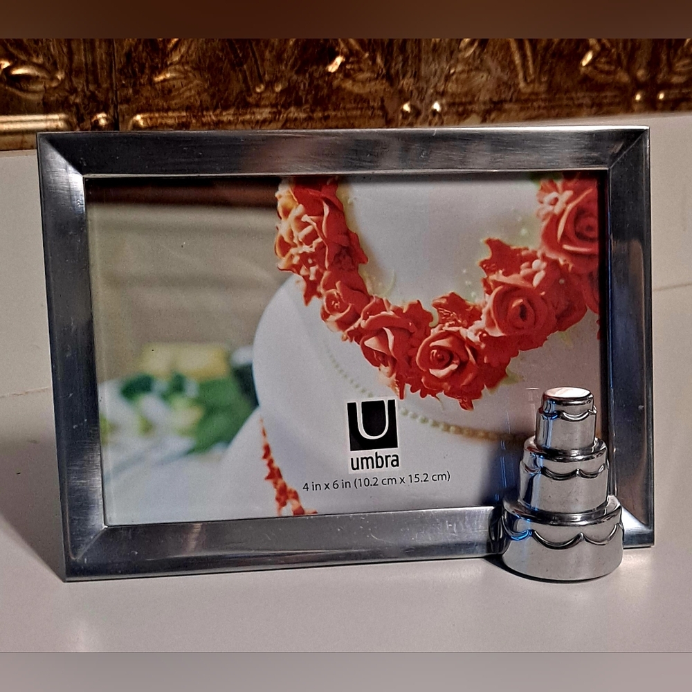 Umbra MEMOIRE CAKE photo frame for 4x6 in